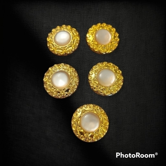 Vtg Goldtone Romantic Ornate Button Covers - Picture 1 of 4
